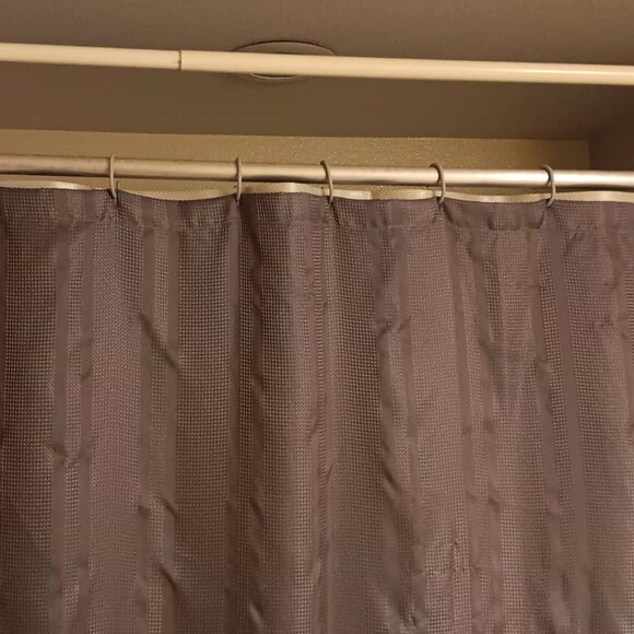 7 pc Gray Shower Curtain Set, Rings,  Magnetic Liner 2 rugs set - Picture 8 of 14